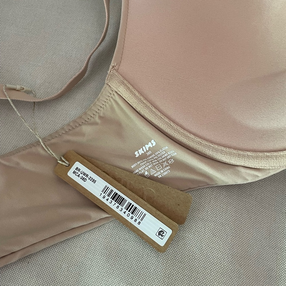 SKIMS Fits Everybody Push Up Bra 38D - Picture 2 of 3
